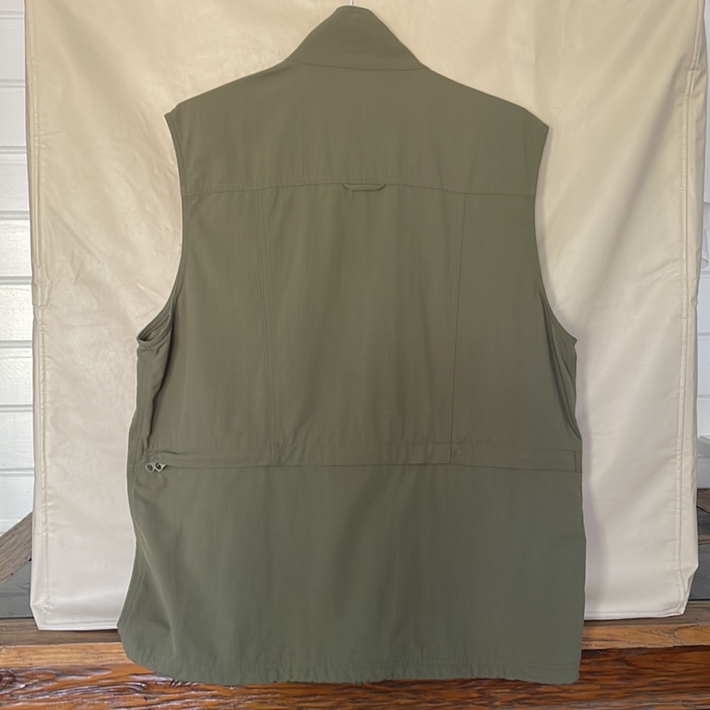 TravelSmith (Never Worn) Men’s fishing vest, 16 Pockets, hunting, shooting Sz L - Picture 7 of 9
